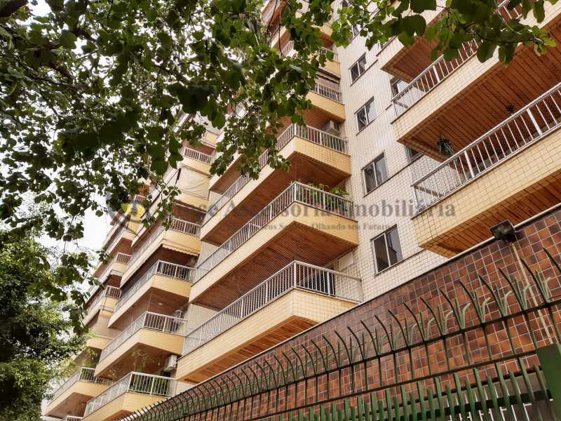 Apartamento à venda com 2 quartos, 106m² - Foto 1