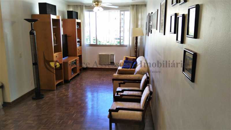 Apartamento à venda com 3 quartos, 109m² - Foto 1