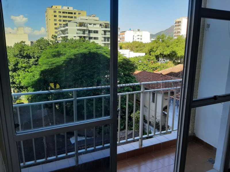 Apartamento à venda com 2 quartos, 72m² - Foto 4