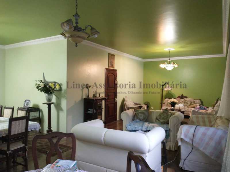 Apartamento à venda com 3 quartos, 180m² - Foto 4