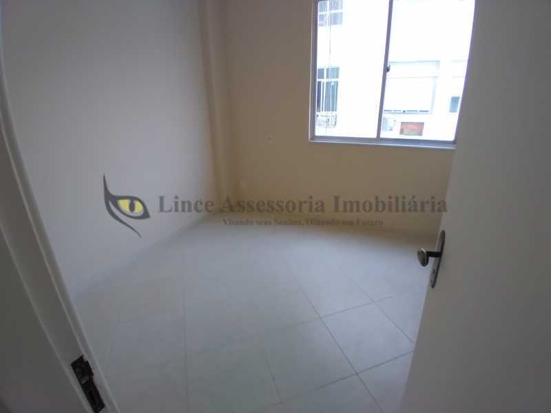 Apartamento à venda com 2 quartos, 60m² - Foto 9