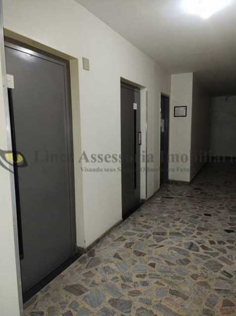 Apartamento à venda com 2 quartos, 70m² - Foto 11