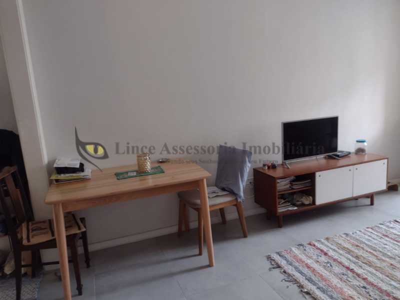 Apartamento à venda com 2 quartos, 75m² - Foto 2