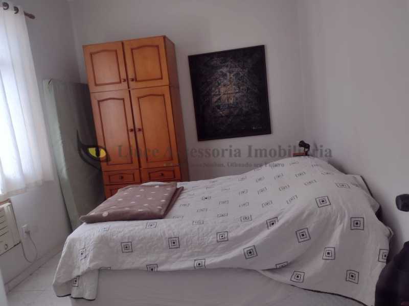 Apartamento à venda com 2 quartos, 75m² - Foto 8