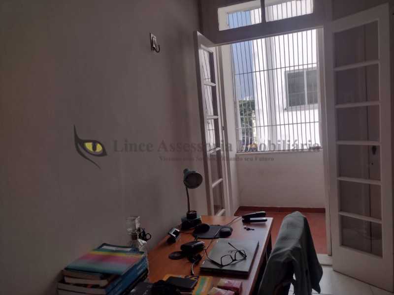 Apartamento à venda com 2 quartos, 75m² - Foto 9