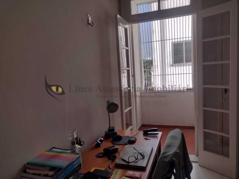 Apartamento à venda com 2 quartos, 75m² - Foto 11