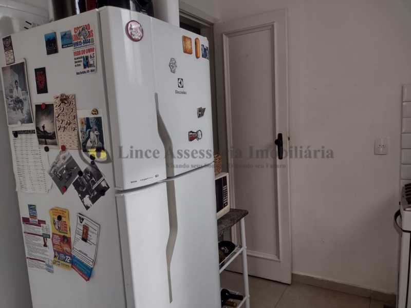 Apartamento à venda com 2 quartos, 75m² - Foto 18