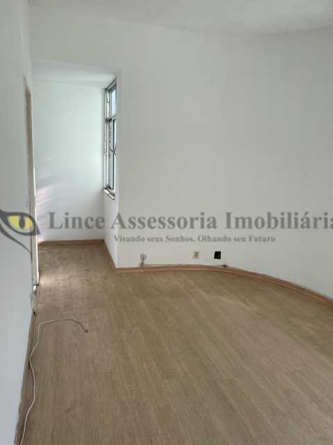 Apartamento à venda com 3 quartos, 77m² - Foto 1