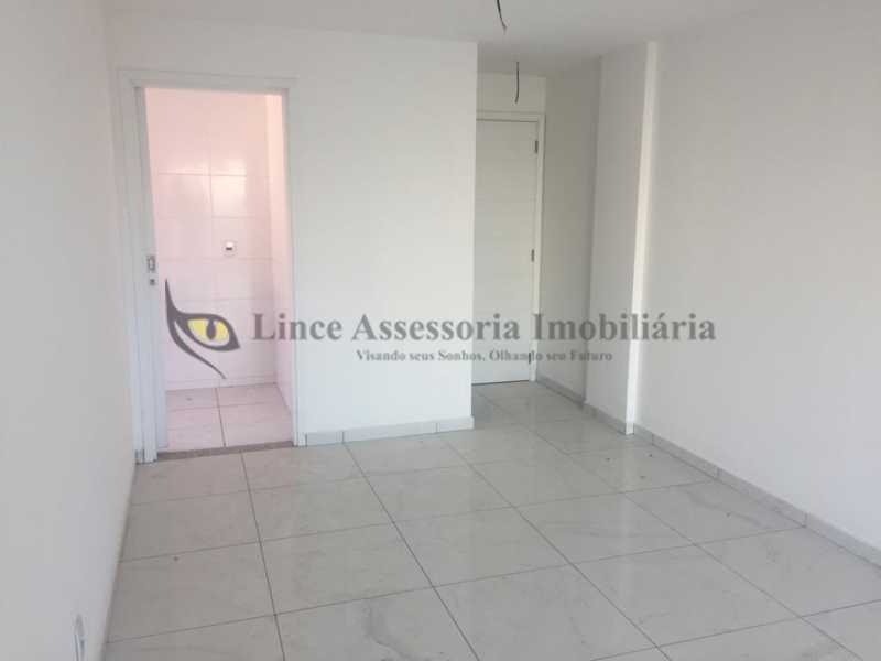 Apartamento à venda com 2 quartos, 76m² - Foto 2