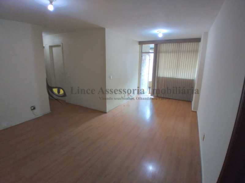 Apartamento à venda com 2 quartos, 74m² - Foto 2