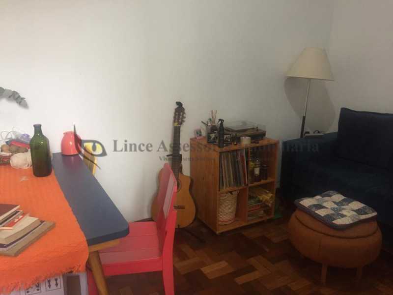 Apartamento à venda com 2 quartos, 70m² - Foto 4