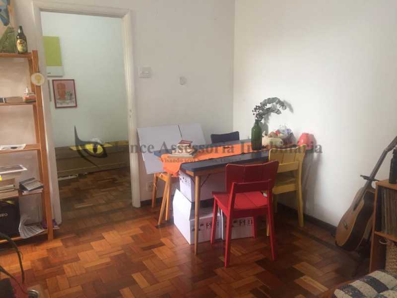 Apartamento à venda com 2 quartos, 70m² - Foto 3