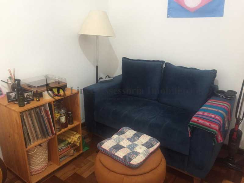 Apartamento à venda com 2 quartos, 70m² - Foto 2