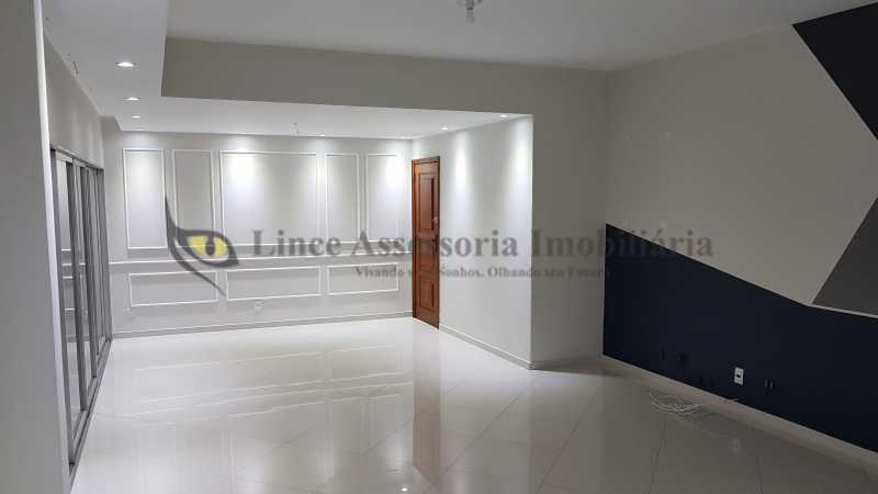 Apartamento à venda com 3 quartos, 140m² - Foto 2