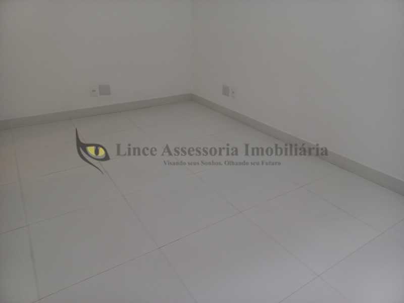 Apartamento à venda com 3 quartos, 72m² - Foto 2