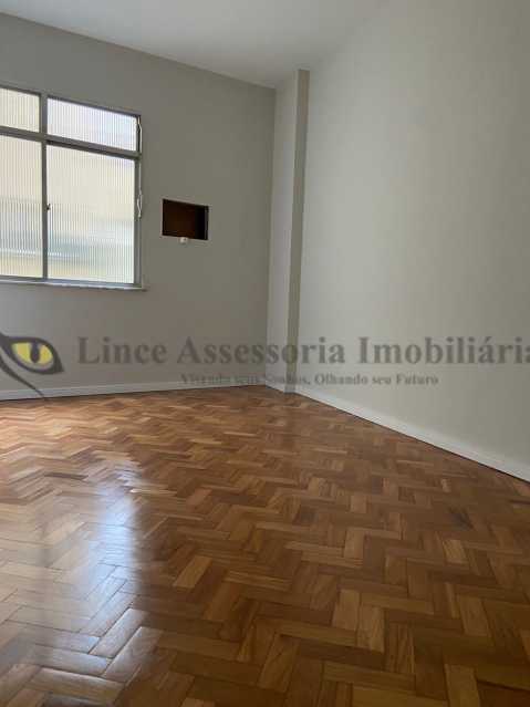 Apartamento à venda com 3 quartos, 112m² - Foto 3