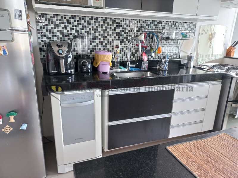 Apartamento à venda com 3 quartos, 83m² - Foto 17