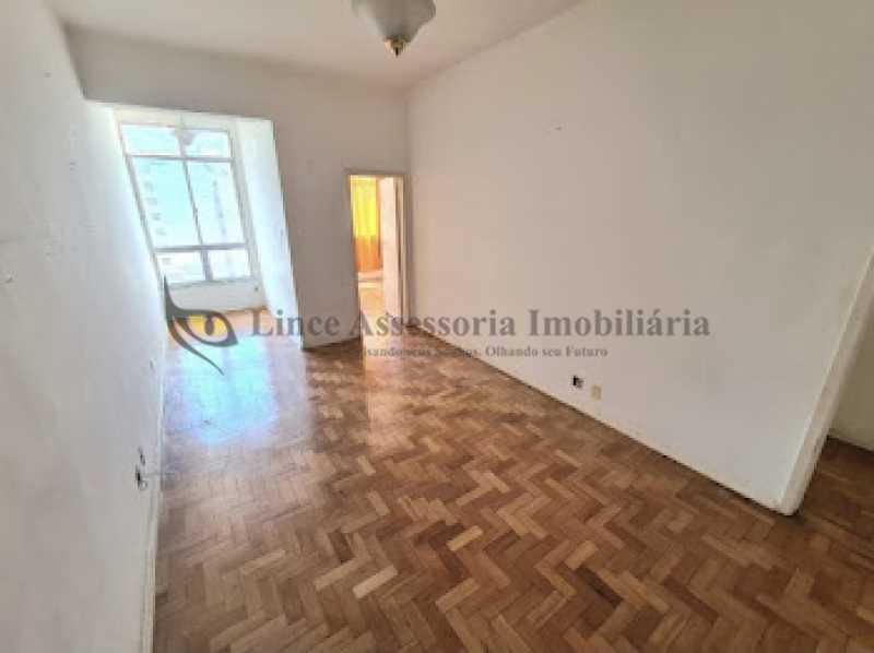 Apartamento à venda com 2 quartos, 70m² - Foto 2