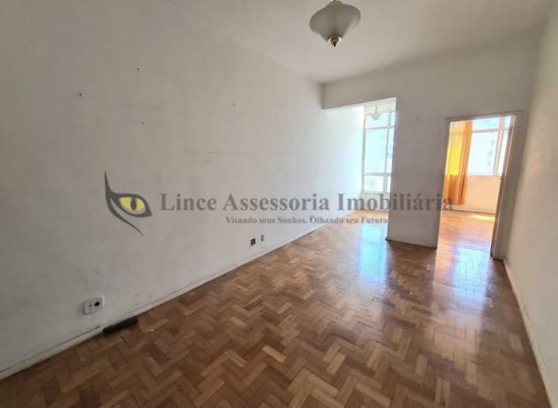 Apartamento à venda com 2 quartos, 70m² - Foto 3