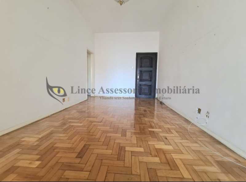 Apartamento à venda com 2 quartos, 70m² - Foto 4