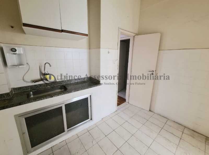 Apartamento à venda com 2 quartos, 70m² - Foto 27