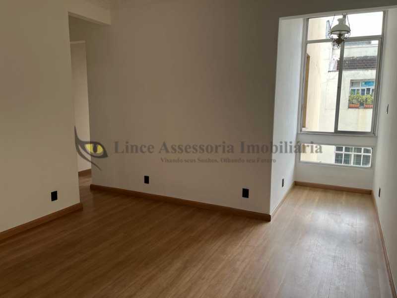 Apartamento à venda com 2 quartos, 71m² - Foto 2