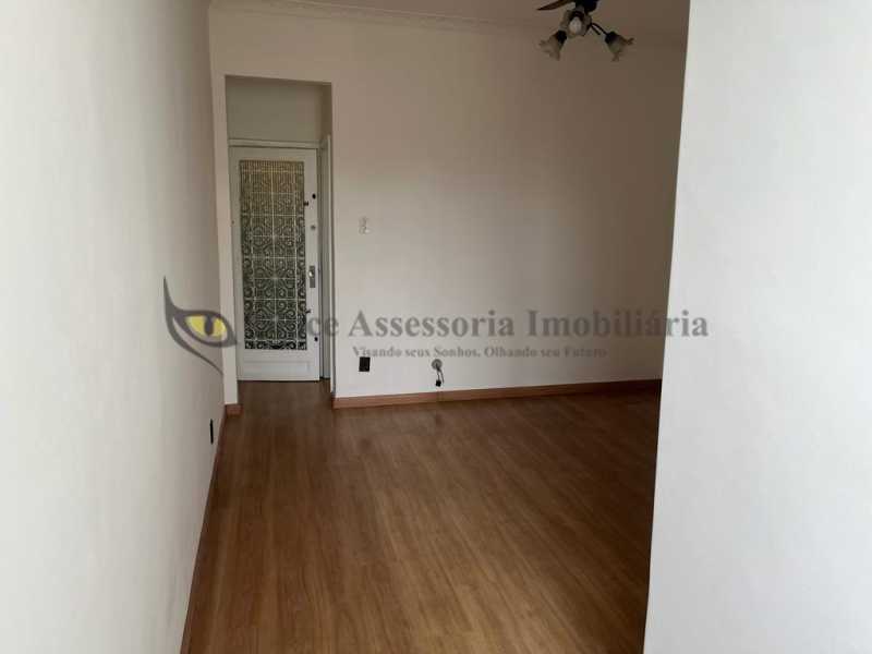 Apartamento à venda com 2 quartos, 71m² - Foto 1