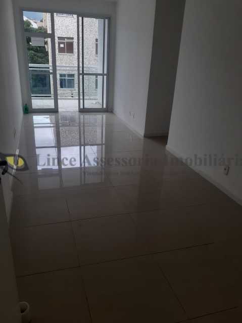 Apartamento à venda com 3 quartos, 75m² - Foto 2