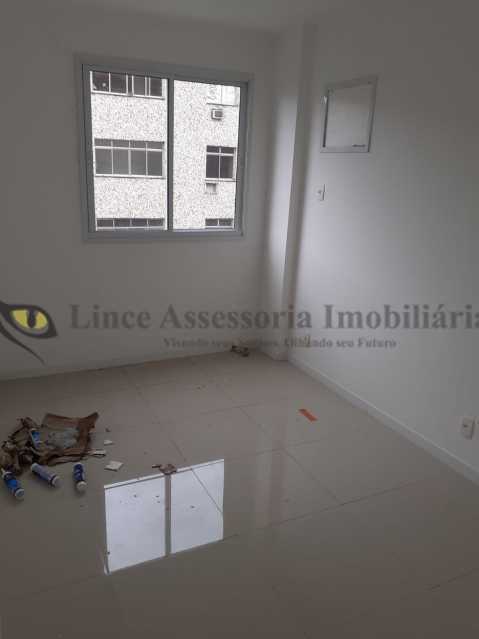 Apartamento à venda com 3 quartos, 75m² - Foto 7