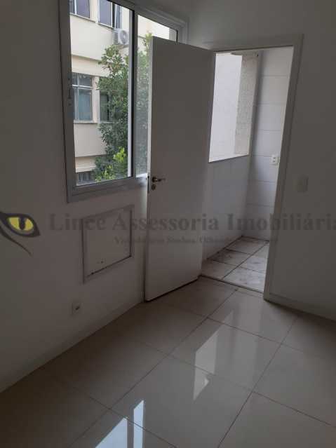 Apartamento à venda com 3 quartos, 75m² - Foto 9