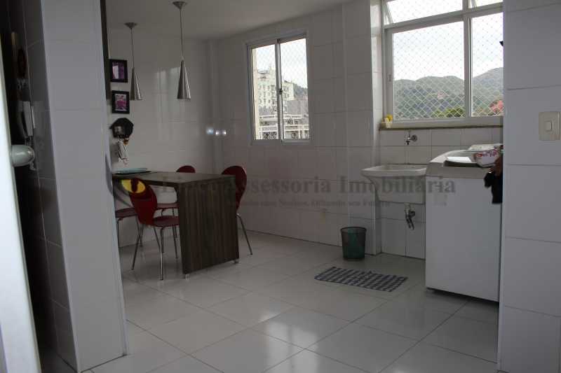 Apartamento à venda com 3 quartos, 180m² - Foto 2