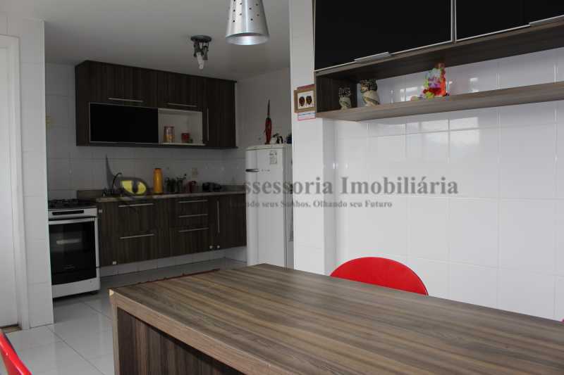 Apartamento à venda com 3 quartos, 180m² - Foto 3