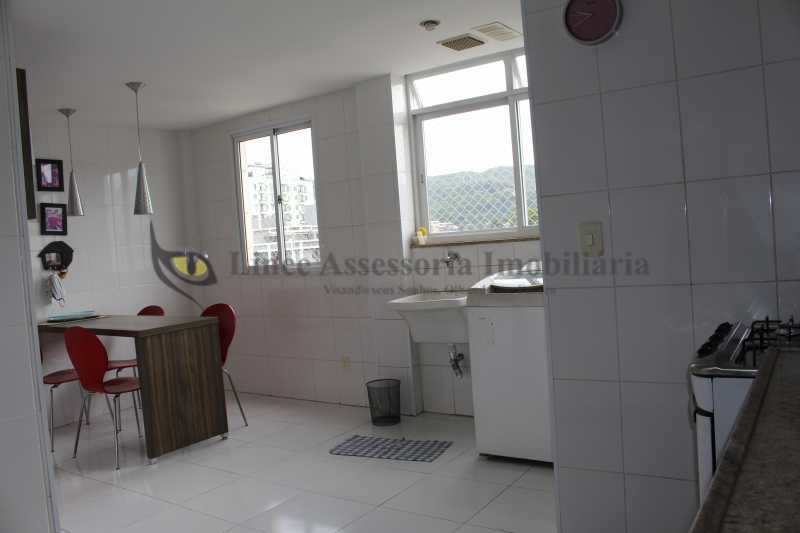 Apartamento à venda com 3 quartos, 180m² - Foto 4