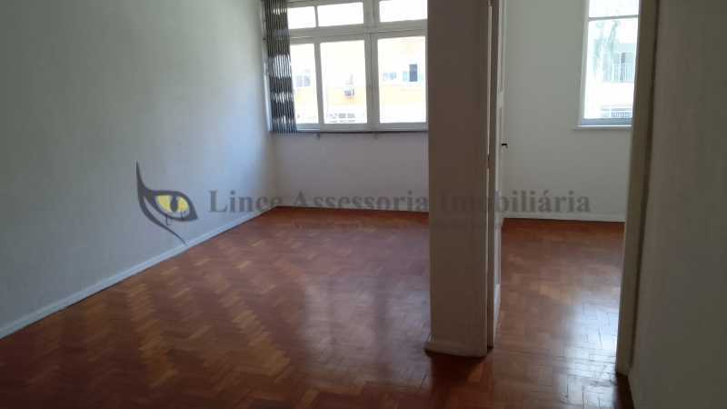 Apartamento à venda com 3 quartos, 116m² - Foto 2