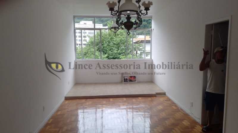 Apartamento à venda com 2 quartos, 87m² - Foto 4