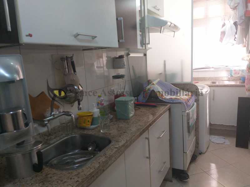 Apartamento à venda com 2 quartos, 60m² - Foto 16