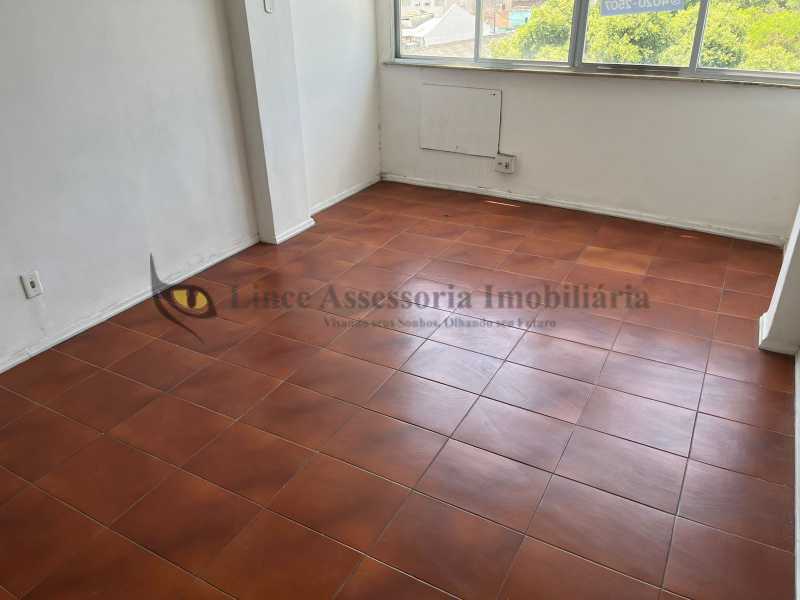 Apartamento à venda com 2 quartos, 68m² - Foto 4