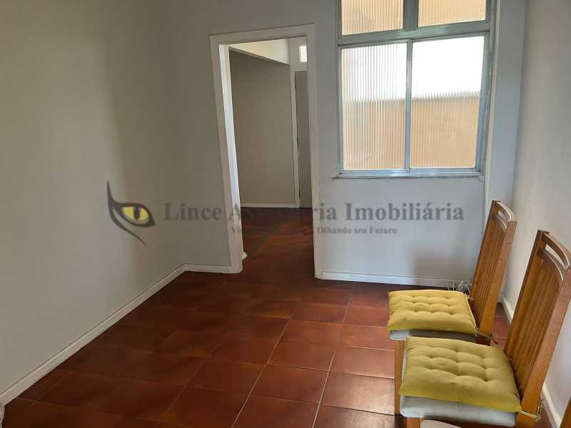 Apartamento à venda com 2 quartos, 68m² - Foto 2