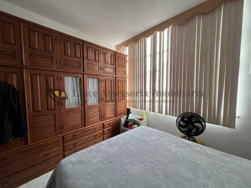 Apartamento à venda com 2 quartos, 70m² - Foto 8