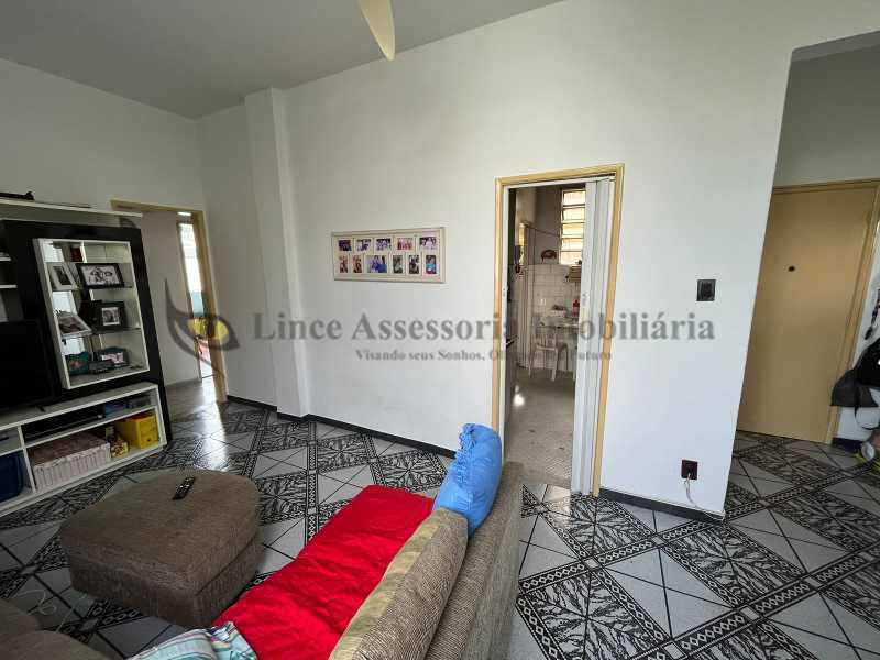 Apartamento à venda com 2 quartos, 70m² - Foto 4