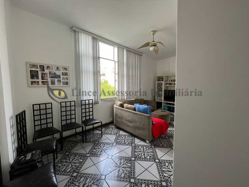 Apartamento à venda com 2 quartos, 70m² - Foto 1