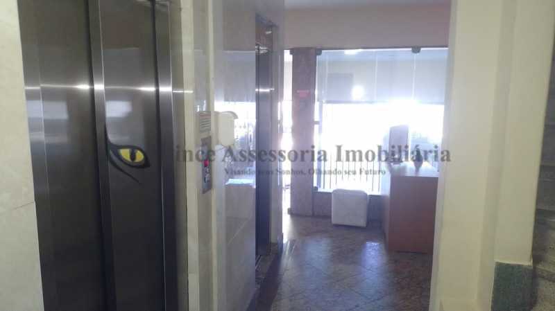 Apartamento à venda com 2 quartos, 75m² - Foto 29