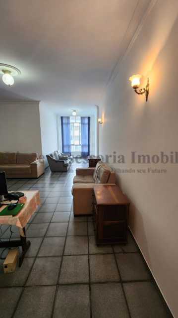 Apartamento à venda com 3 quartos, 130m² - Foto 1