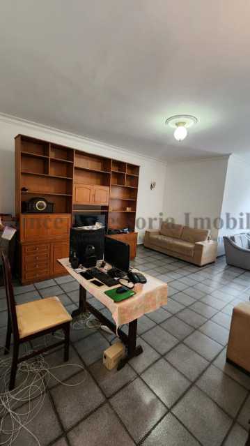 Apartamento à venda com 3 quartos, 130m² - Foto 4