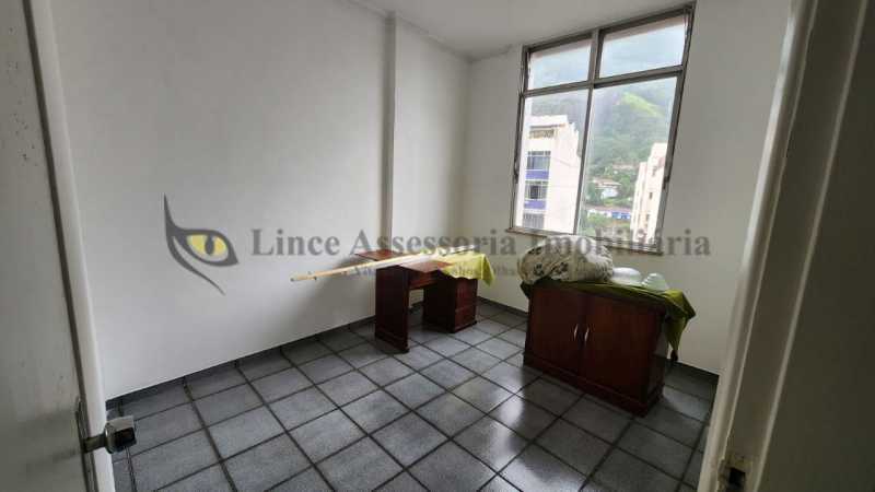 Apartamento à venda com 3 quartos, 130m² - Foto 10