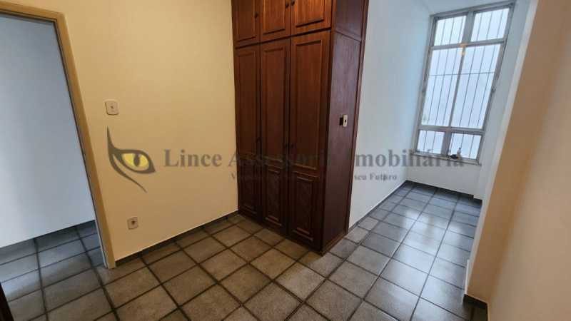 Apartamento à venda com 3 quartos, 130m² - Foto 8