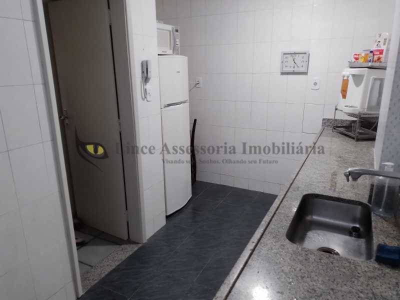 Apartamento à venda com 3 quartos, 130m² - Foto 17