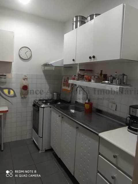 Apartamento à venda com 2 quartos, 64m² - Foto 11