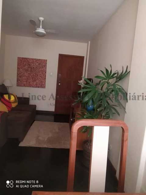 Apartamento à venda com 2 quartos, 64m² - Foto 1