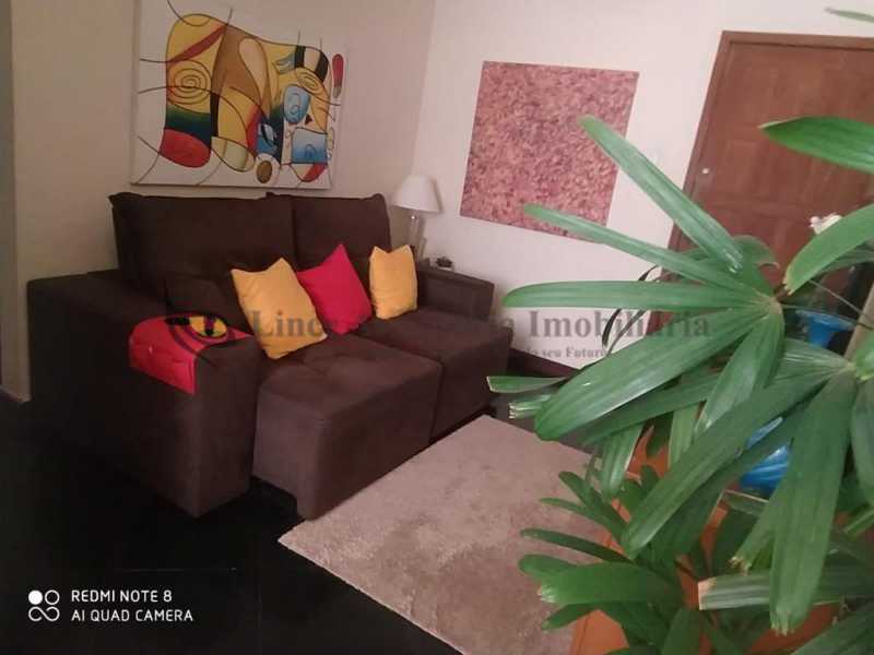 Apartamento à venda com 2 quartos, 64m² - Foto 2